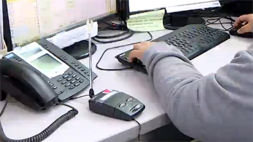 52歲男「聽AI裸辭」中年轉職夢碎！年薪「蒸發200萬」超慘下場曝光