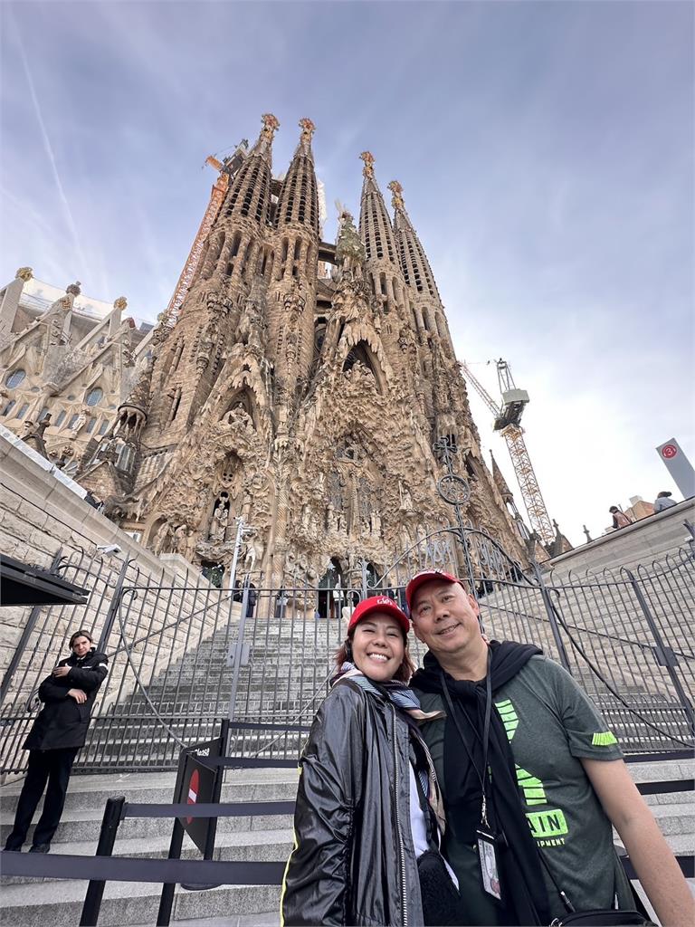 錦雯飛西班牙散心充電　揭老公「搭飛機上班」真實面：比想像更辛苦