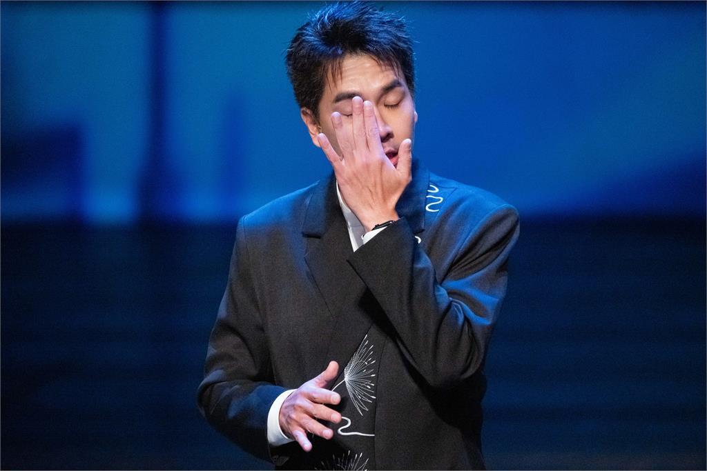 王傳一新竹場提愧對女兒當眾哽咽 女兒台下應援”爸爸加油”