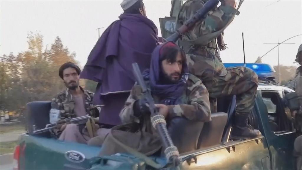 大閱兵炫美軍軍武！塔利班阿富汗首都裝甲車列隊遊行　宣示轉型正規　