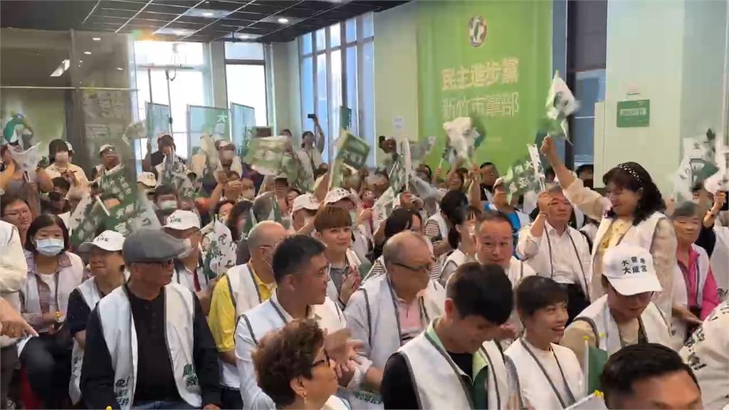 免補件!這些藍營立委進三階 罷團備大聲公.手舉牌全面應戰