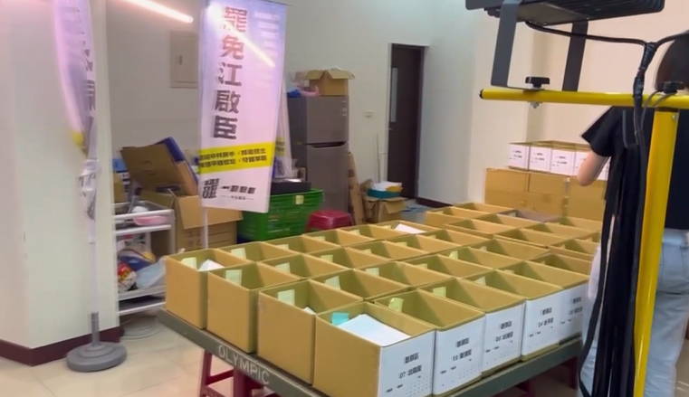 中二選區罷免宣講遭嗆聲 鷹爸保持風度未與對方爭吵