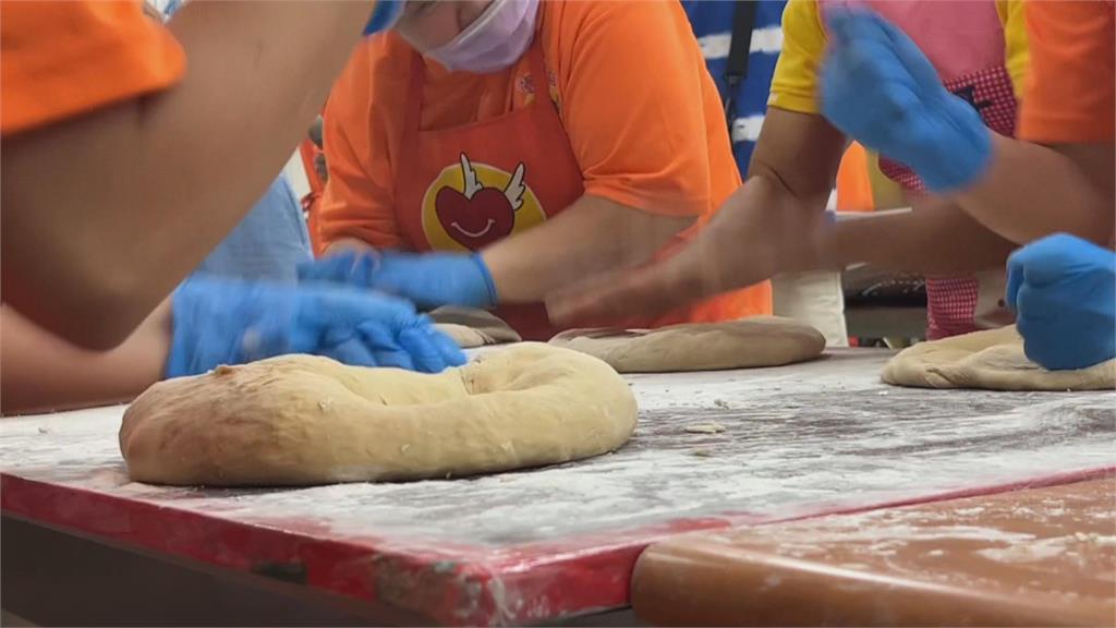 「環島饅頭夫妻」萬顆饅頭義賣 獲得熱烈迴響