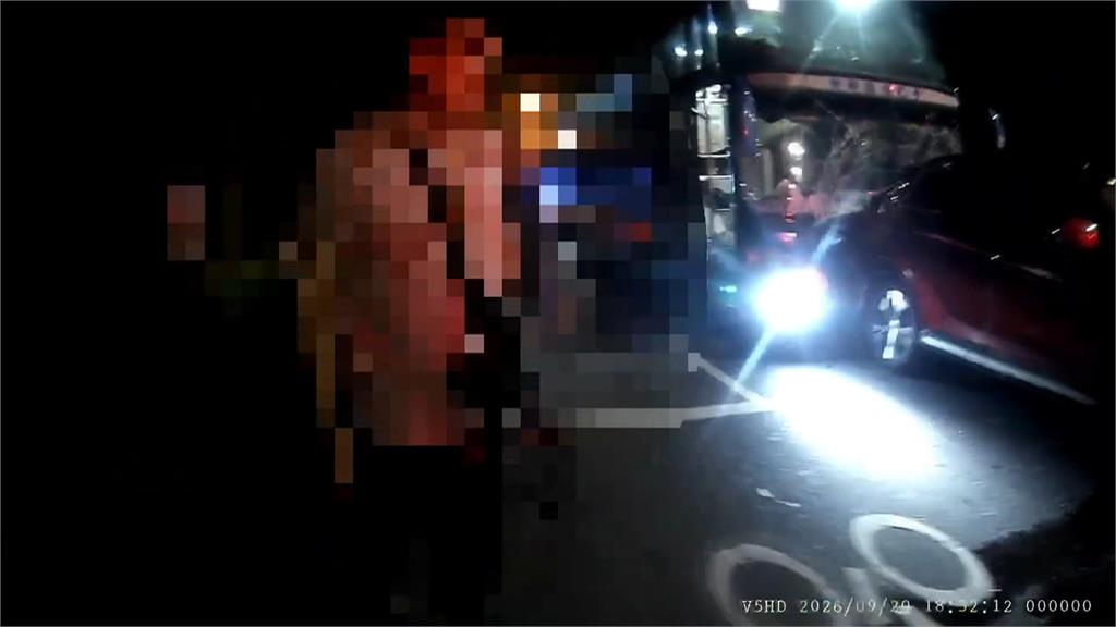 台九線三車追撞釀4傷 轎車遭遊覽車追撞再撞前方車輛