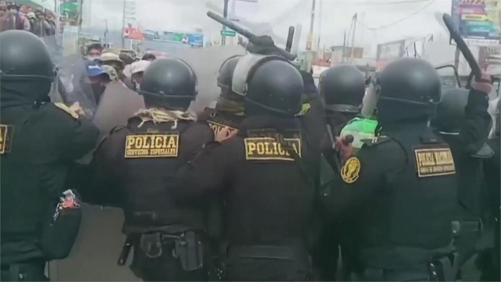 忍無可忍！秘魯民眾占路抗議高油價高通膨