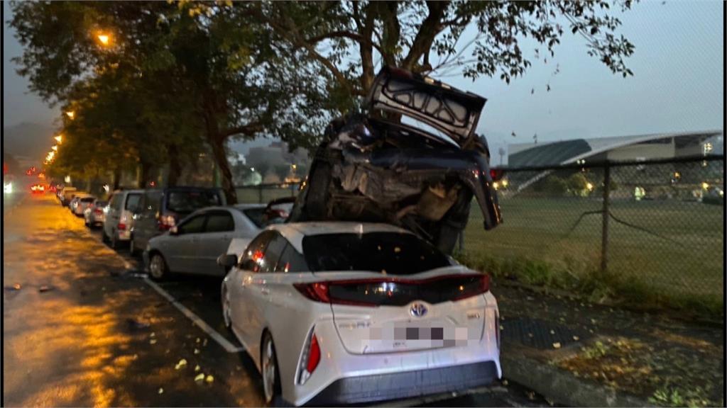 台中駕駛恍神撞3車 苗栗少女違規過馬路被撞骨折