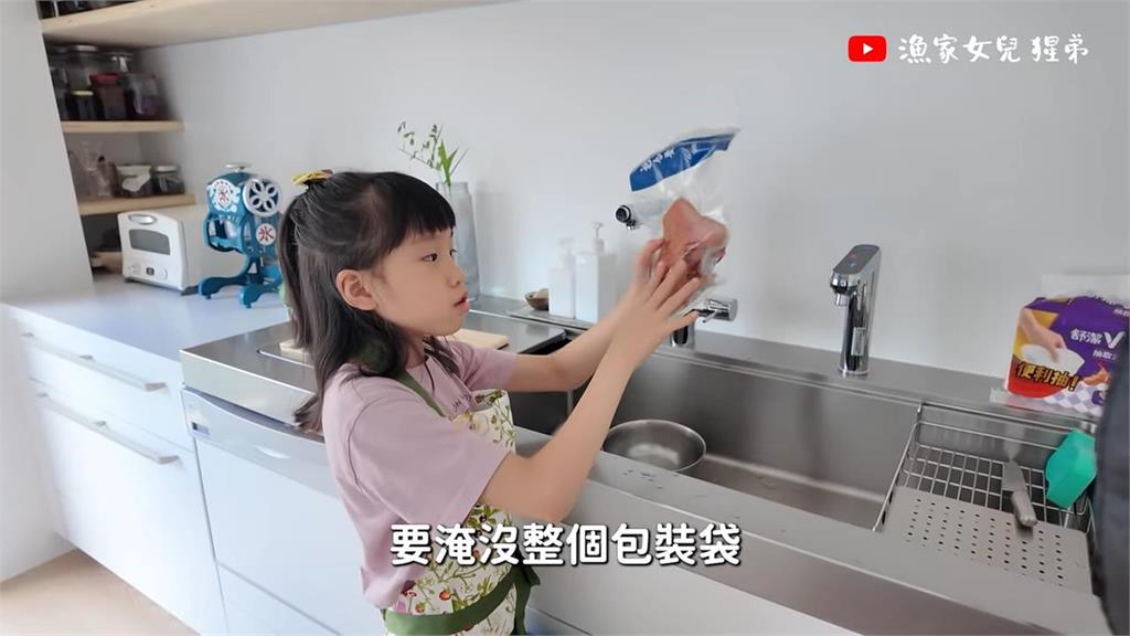 小孩子都會！小學生挑戰「親手做花鱸魚料理」　超穩健台風網讚：太厲害