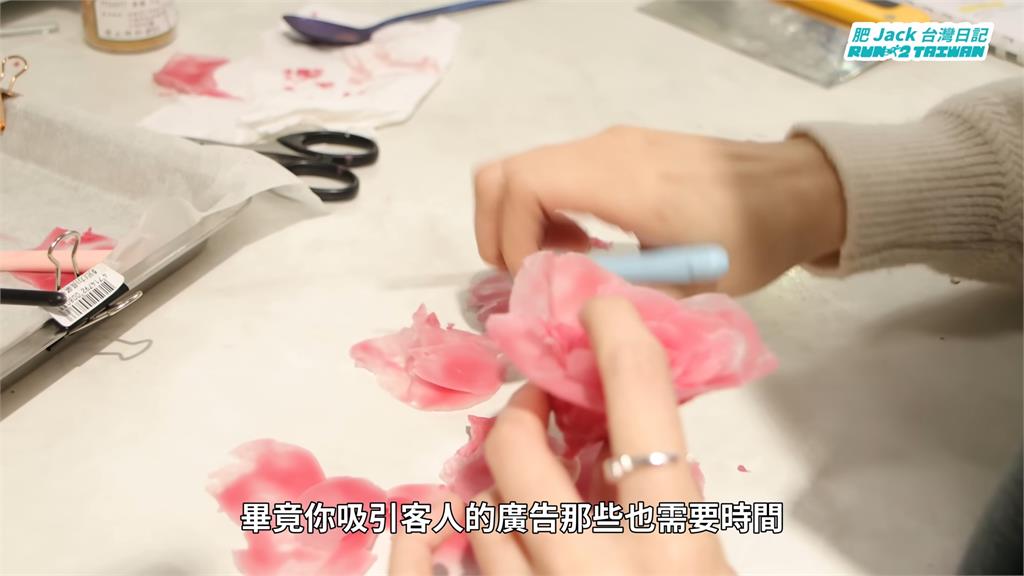 受不了政治、社會氛圍!港妞獨自來台創業 「沒客人上門」壓力曝網心疼