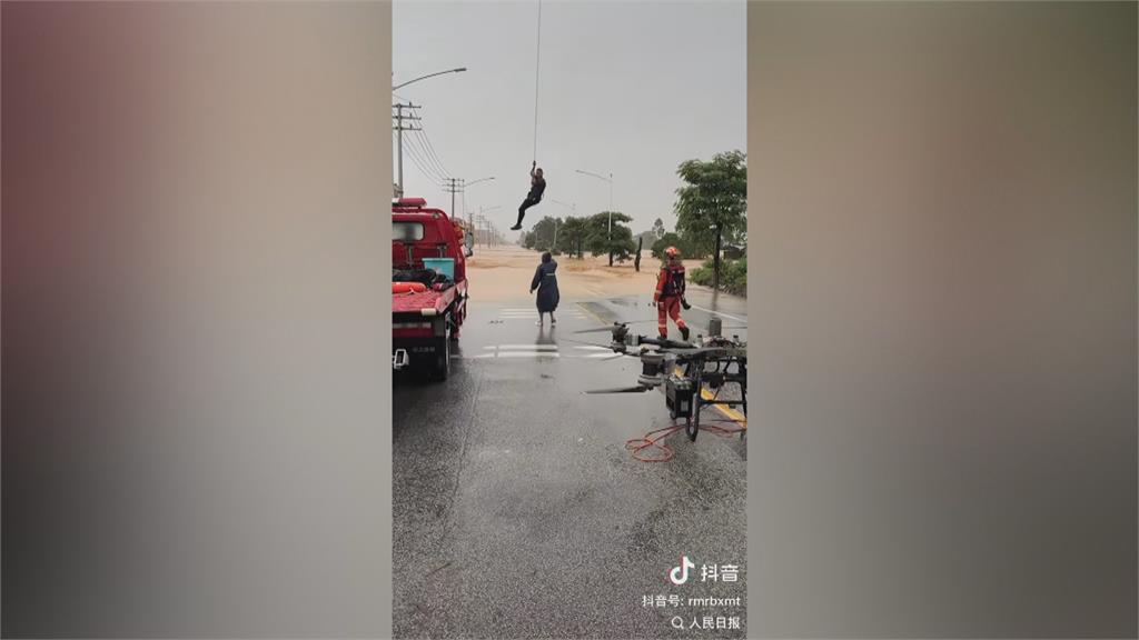 廣西洪災！民眾受困水中　重型農業無人機出動救援挨批