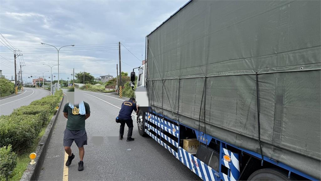 快新聞／「鞭炮掉進車後斗」宜蘭7旬男嚇到跳車...神轎車閃避不及　遶境釀死亡憾事