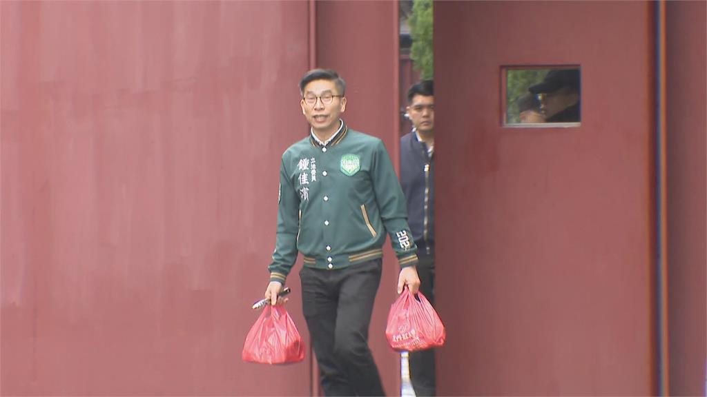 快新聞/賴清德烤肉趴選中午原因曝 鍾佳濱自帶「萬丹紅豆餅」歡度60大壽