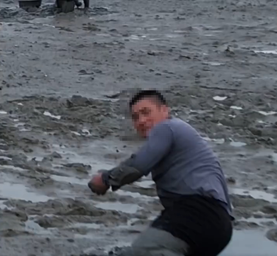 中國無人機慘遭漁民「丟泥巴擊落」 畫面流出小粉紅網友全看傻!