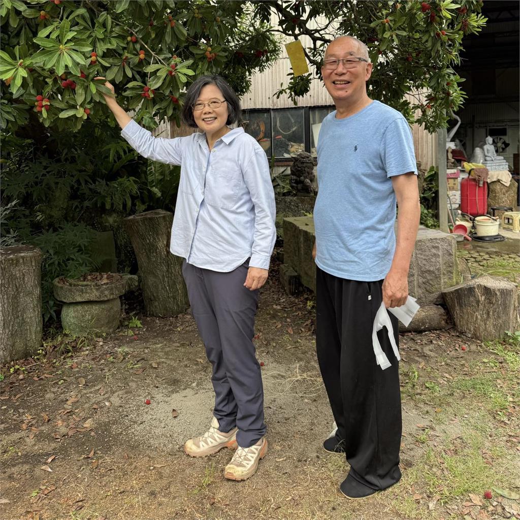 正妹開唱「竟是蔡英文」?本人被釣出…又曬「私下反差真貌」網驚:辣台妹