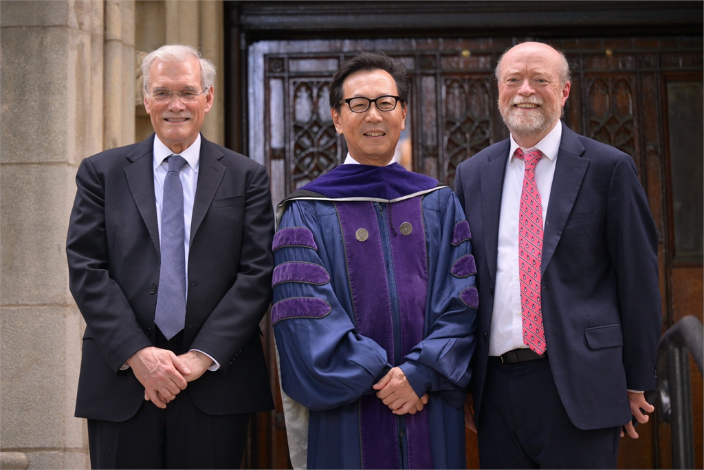 富邦董座蔡明忠榮獲喬治城大學名譽法學博士學位 勉勵畢業生:懷抱勇氣、同理心與誠信