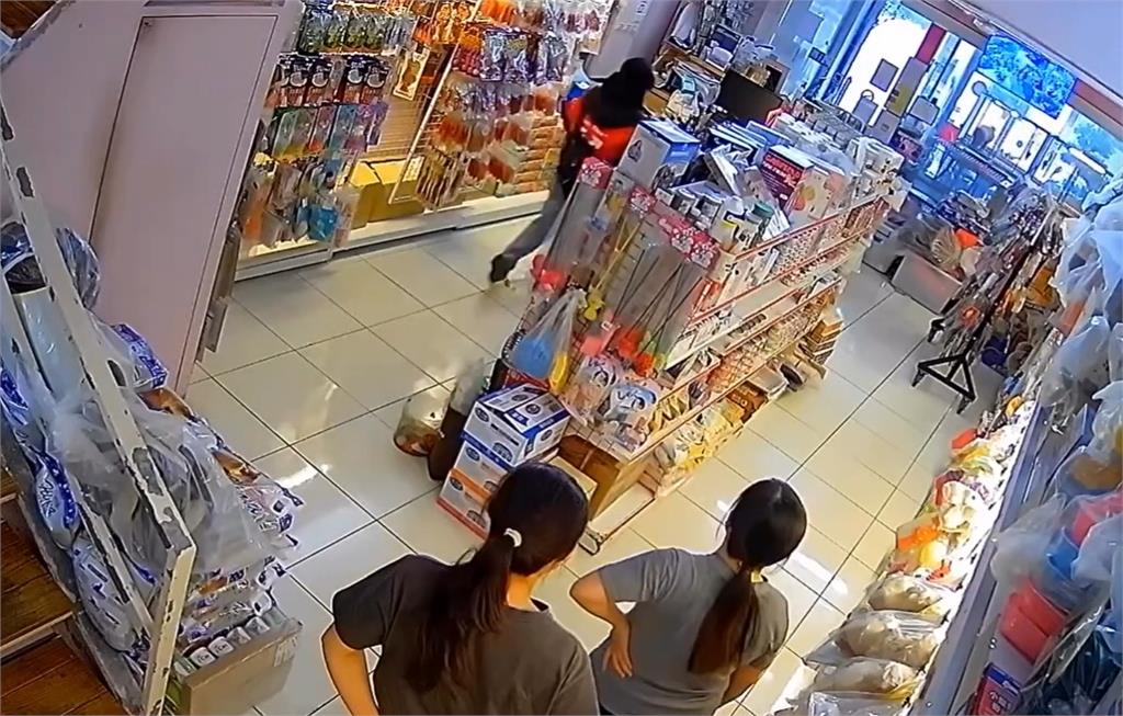 花蓮車站「借錢推銷哥」又來了！　　向店家借錢不成飆罵：你不是人