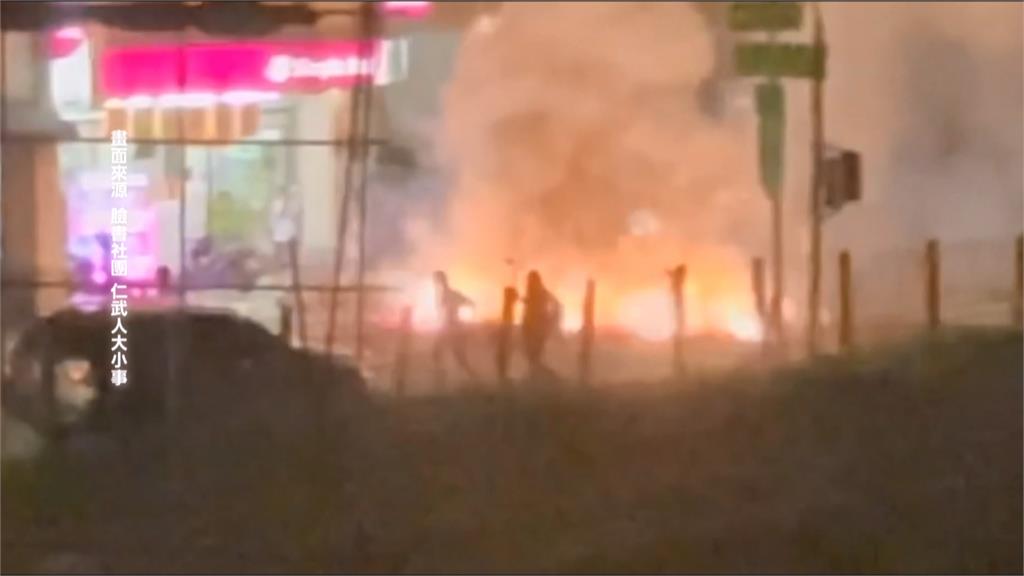 高雄仁武廟會燃放大量鞭炮 整條街「煙霧瀰漫」挨罰