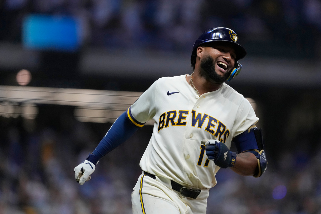 MLB(影)／釀酒人的球迷真的都醉了！9局下超神逆轉成為大聯盟第一支90勝勁旅