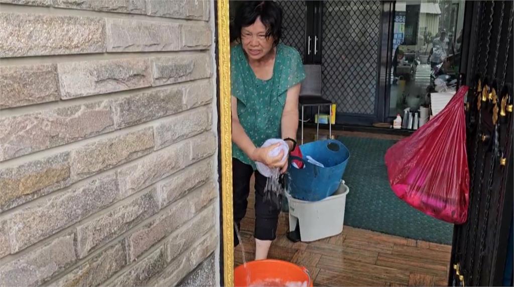 南部淹水災情頻傳！    地方急調派＂太空包＂堆置防再溢堤