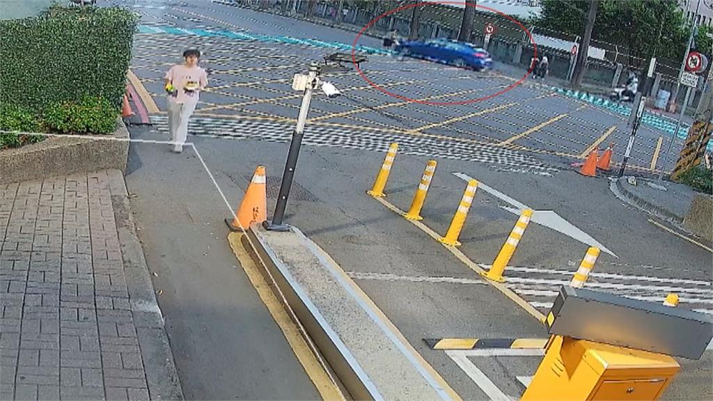 逢甲商圈婦走斑馬線被撞！　搶救2天不治家屬淚求影像