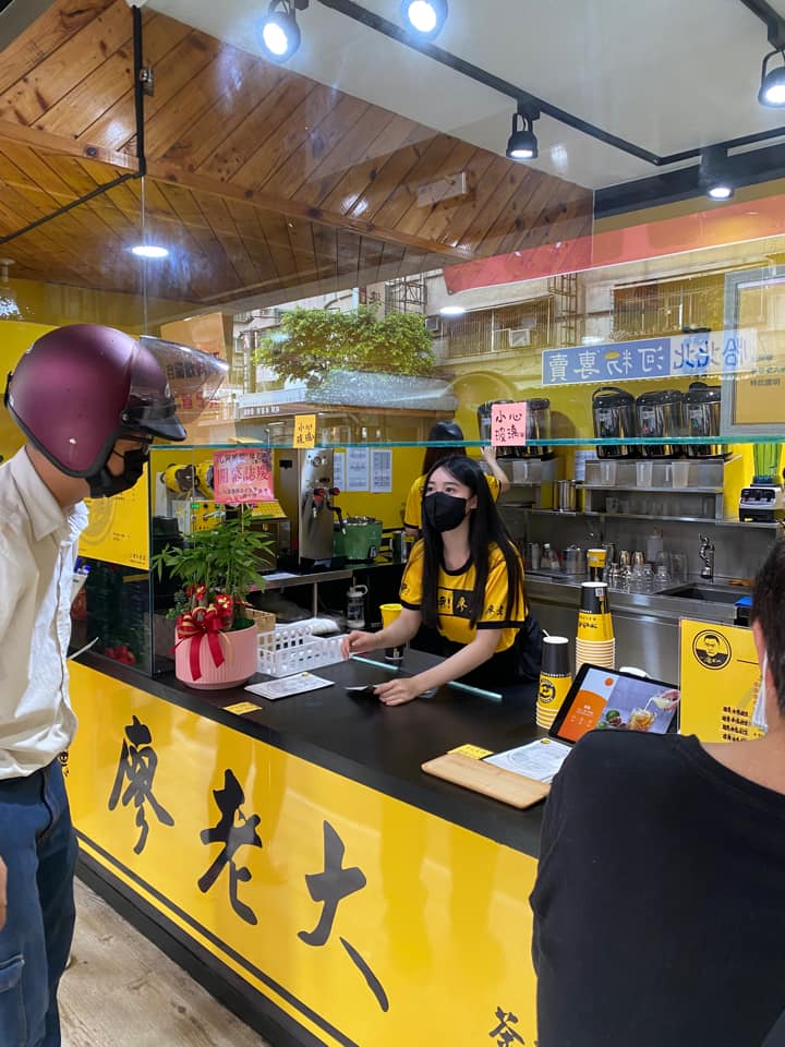 廖老大飲料店再曝「全糖仙氣妹」 8千人被電暈瘋求地址:一定天天去買