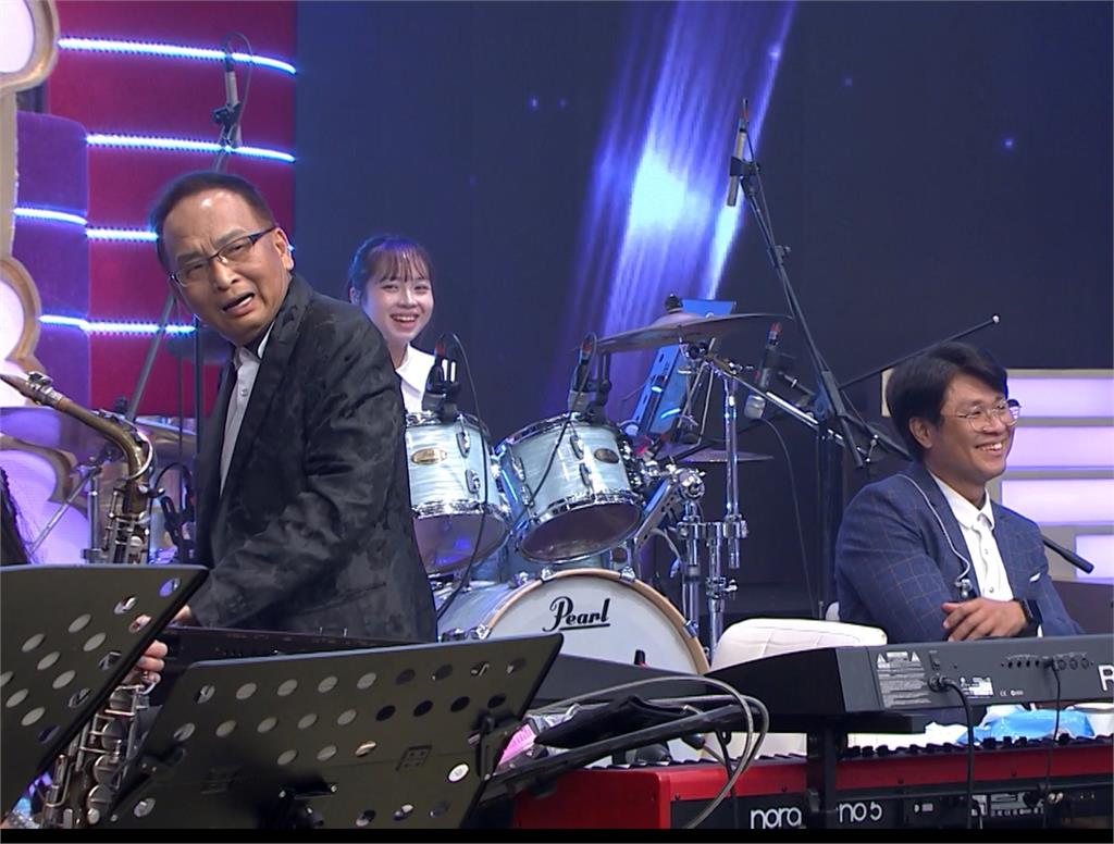《超級冰冰Show》莊振凱淚眼感謝最困苦時收到蔡小虎「餅乾盒」！裡面藏十萬救急錢