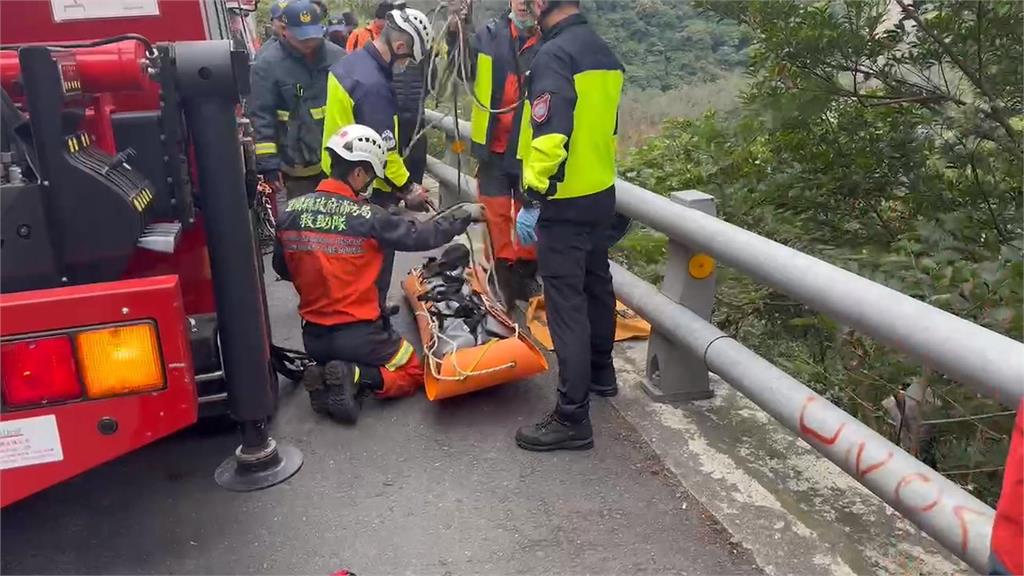 路邊草叢驚見男屍 死亡3至7天面容難辨