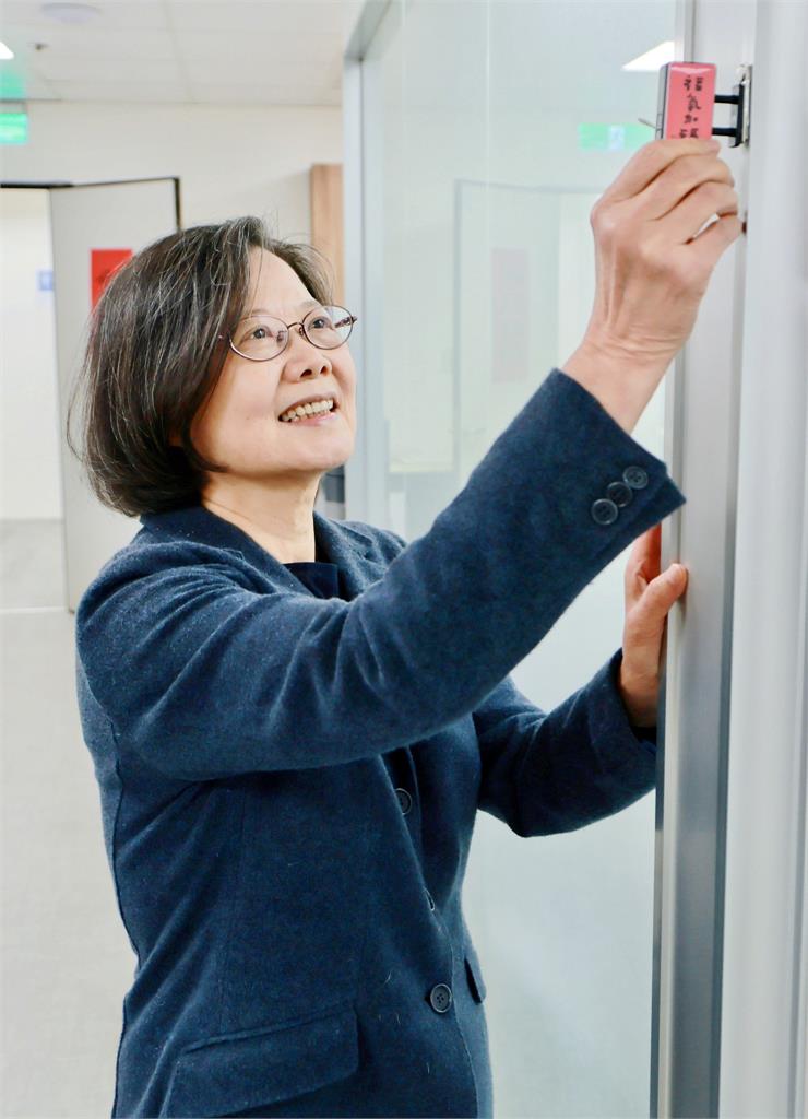 經典賽／蔡英文「突點名蔡阿嘎」玄學發功！他本人現身笑嗆「好了啦」：有空在那邊…