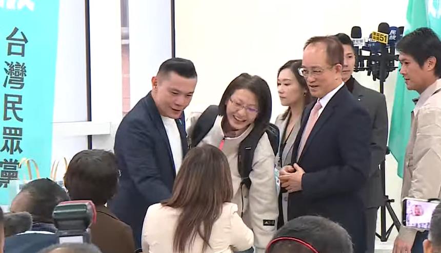 快新聞／麥玉珍、江和樹大和解！為參選台中市長吵翻天　今握手一笑泯恩仇