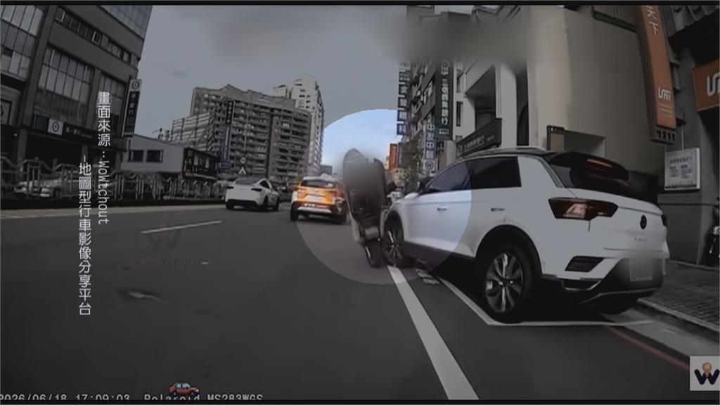 同駕駛1小時內兩起車禍！　網友笑翻：以後請搭車出門
