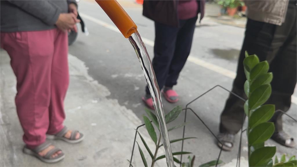旗山太平里水量少到無法洗澡　里長砸雞蛋抗議後緊急修復