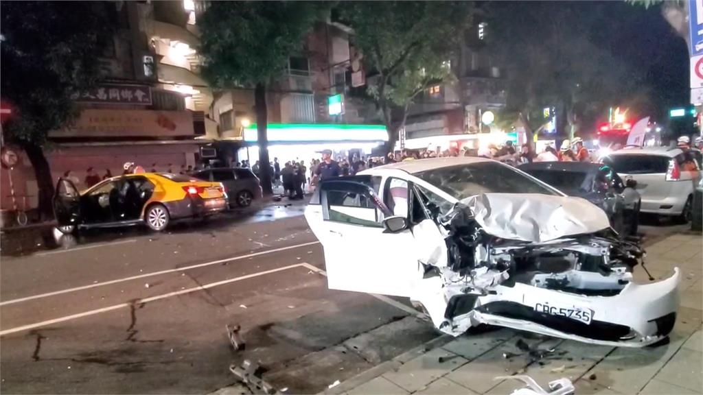 南機場夜市五車車禍！　小黃煞車失靈爆衝釀９傷