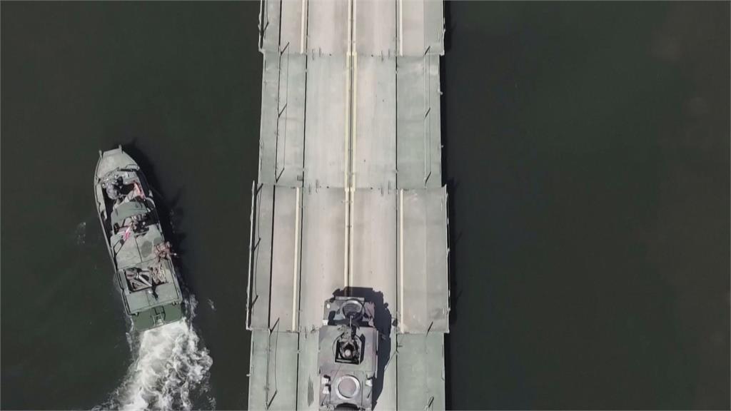 美韓渡河作戰演練　180公尺寬河面搭建臨時橋
