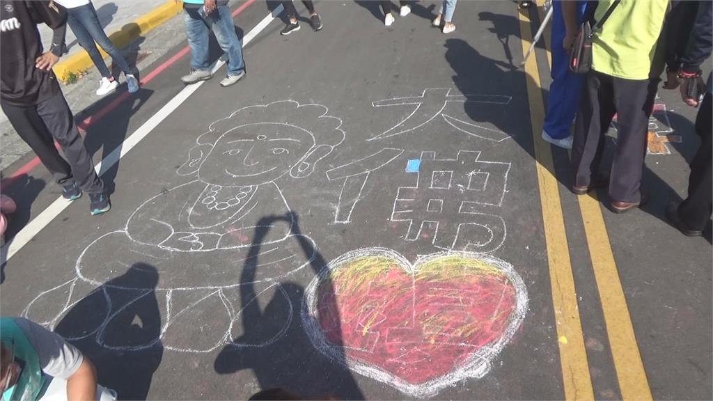 民進黨彰縣長類初選倒數! 黃秀芳市場掃街、辦封街塗鴉