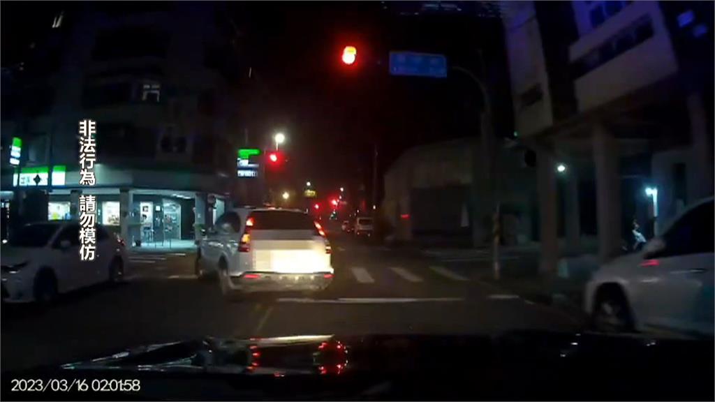 台中警狂追40公里截逃逸車 闖燈逆向!無照男被開7罰單