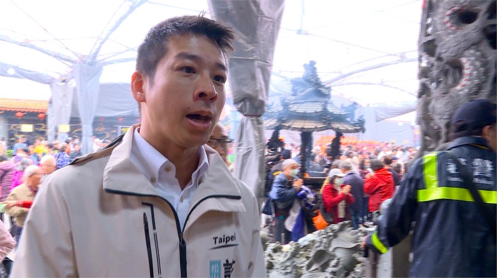 蔣萬安發福袋母雞帶小雞 藍綠白三黨奉天宮過招