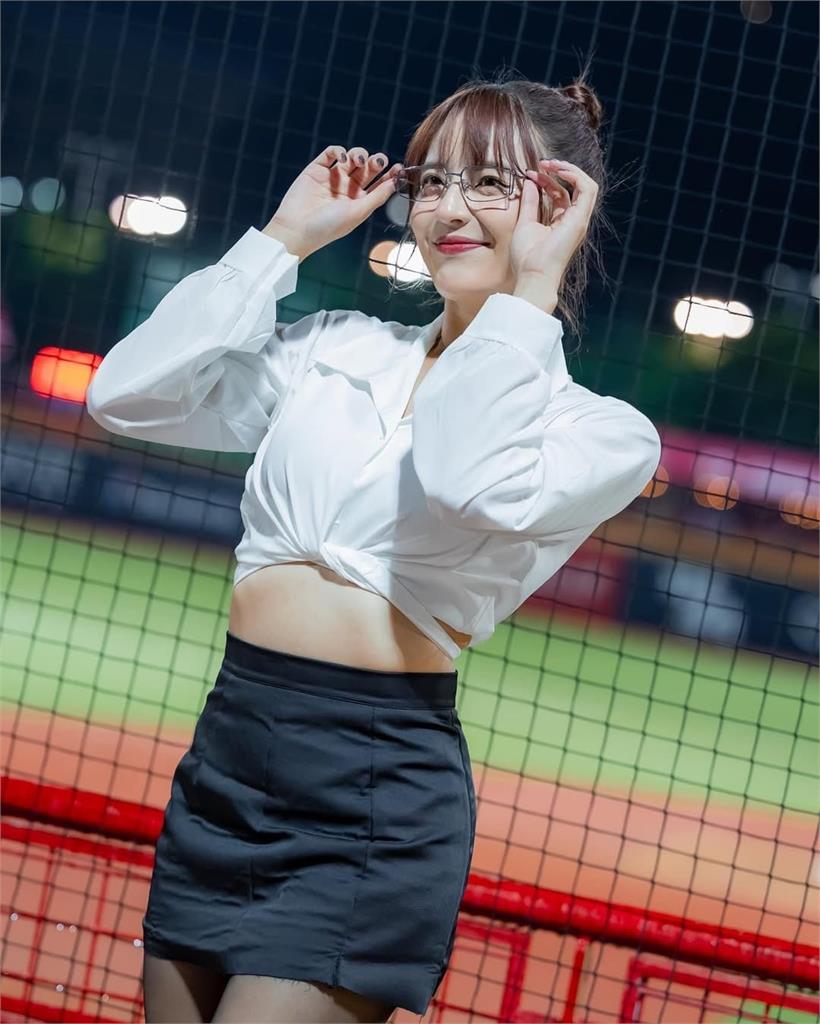 髮香來尬聊(圖影)／「捷克國民女神」大駕光臨！《口水的多重宇宙》現正熱映不容錯過