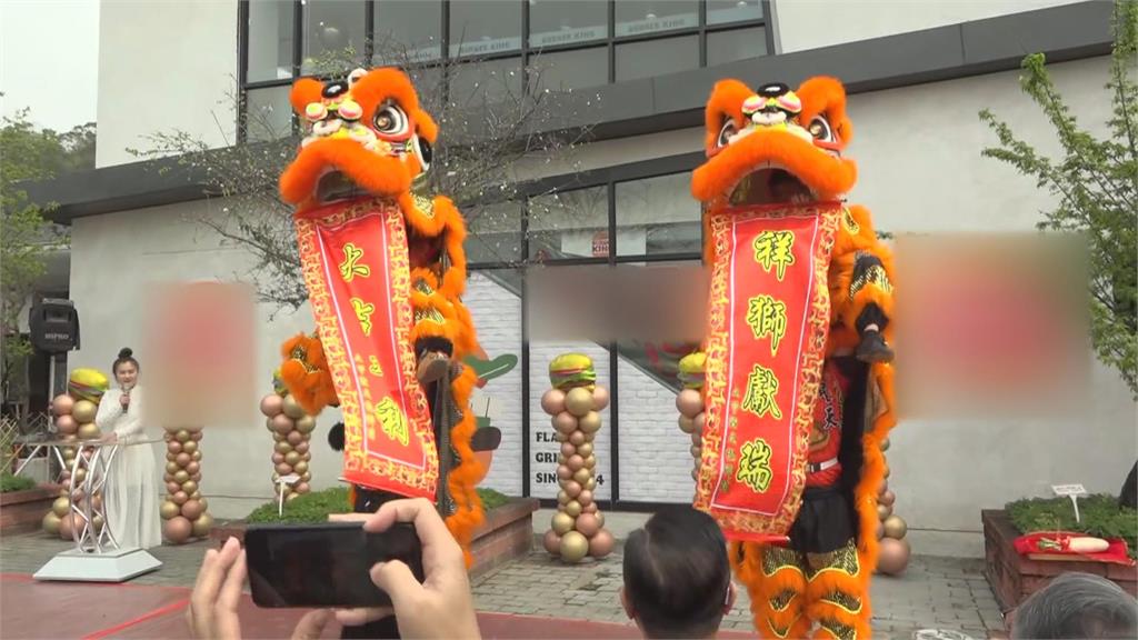 連鎖漢堡店第100間門市將登場 台鋼雄鷹球星站台