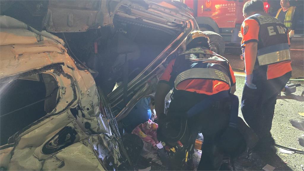 快新聞/國1北上新營路段「7車連環撞」! 8人輕重傷送醫