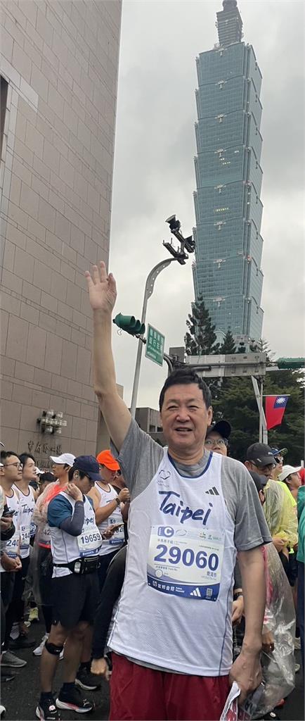 「2023臺北馬拉松」開跑！　費鴻泰連年參加創佳績