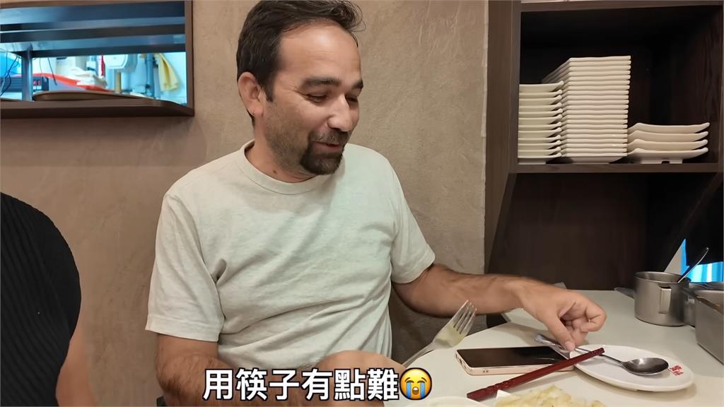 攜家人吃飯被請客!路人熱情稱「謝謝你挺台灣」 吳鳳超感動:永遠難忘