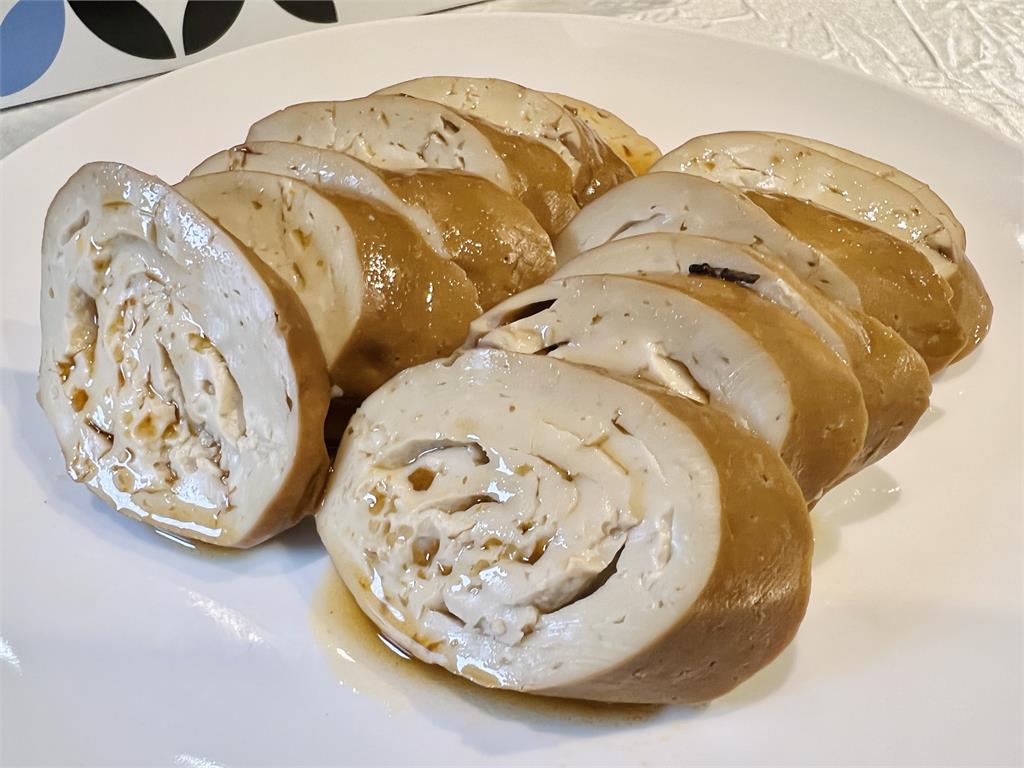 多圖/林百里揪黃仁勳「AI晚宴」19道料理全開箱!隱藏版包場菜單獨家揭密