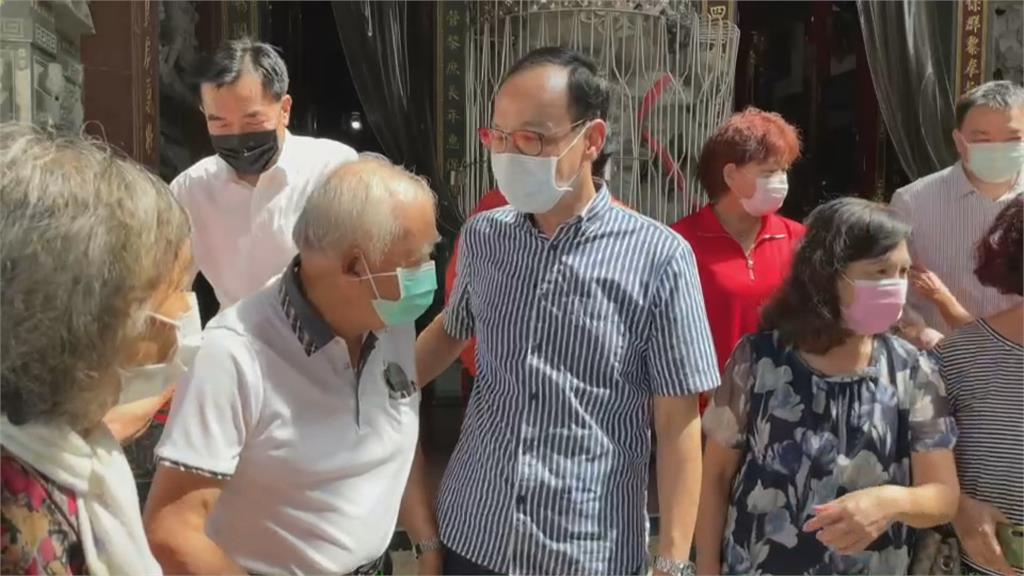 參選後首站下鄉台南 鄉親瘋狂搶拍朱立倫