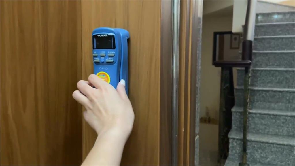 夫妻困2天 ! 透天厝電梯固定要保養　加裝求救電話