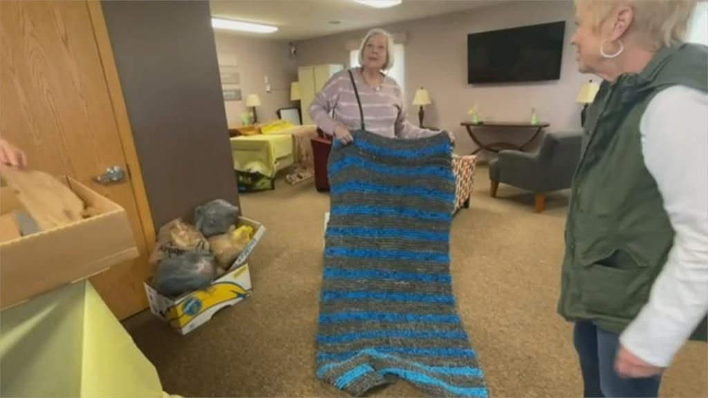 為街友送暖突發奇想　美國4名阿嬤將塑膠袋製成毯子