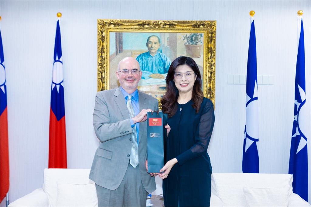 快新聞／赴國民黨拜會鄭麗文　谷立言：邀請她未來適當時機訪問華府