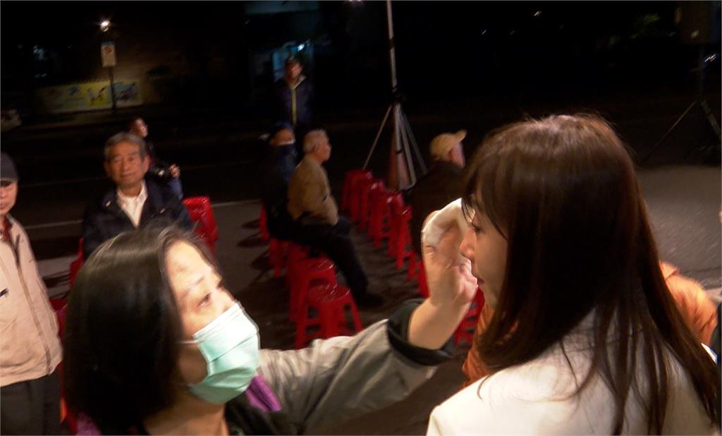 松信區立委選戰不敵徐巧芯 許淑華落淚喊話對手「好好對待選民」