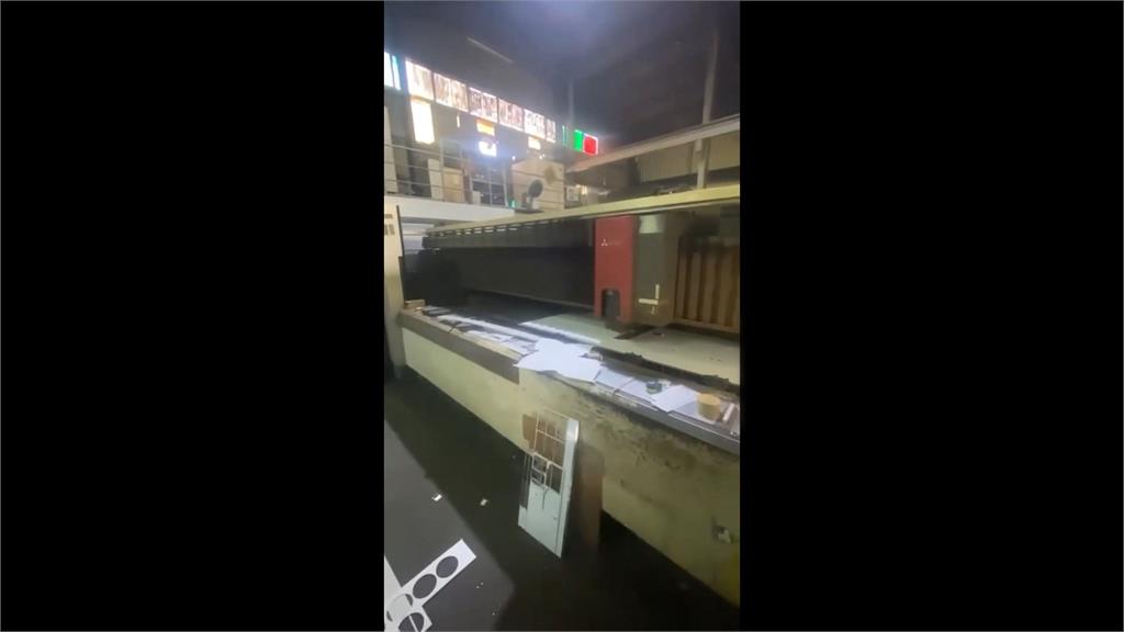 全台首例！警查獲地下假車牌生產線　查扣15面假車牌　不法獲利達52萬