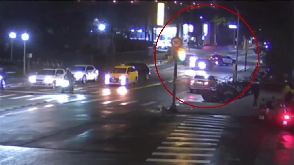 汐止警匪追逐!毒販衝撞警車 車內驚見武士刀、喪屍煙彈