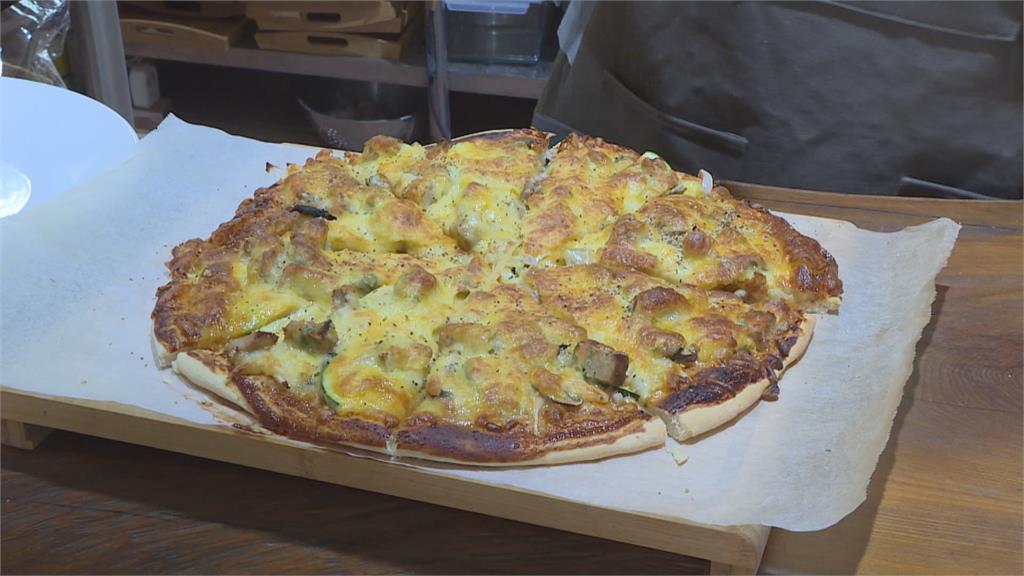 鯊魚餅、松阪豬入菜 　創意披薩口味「超台」