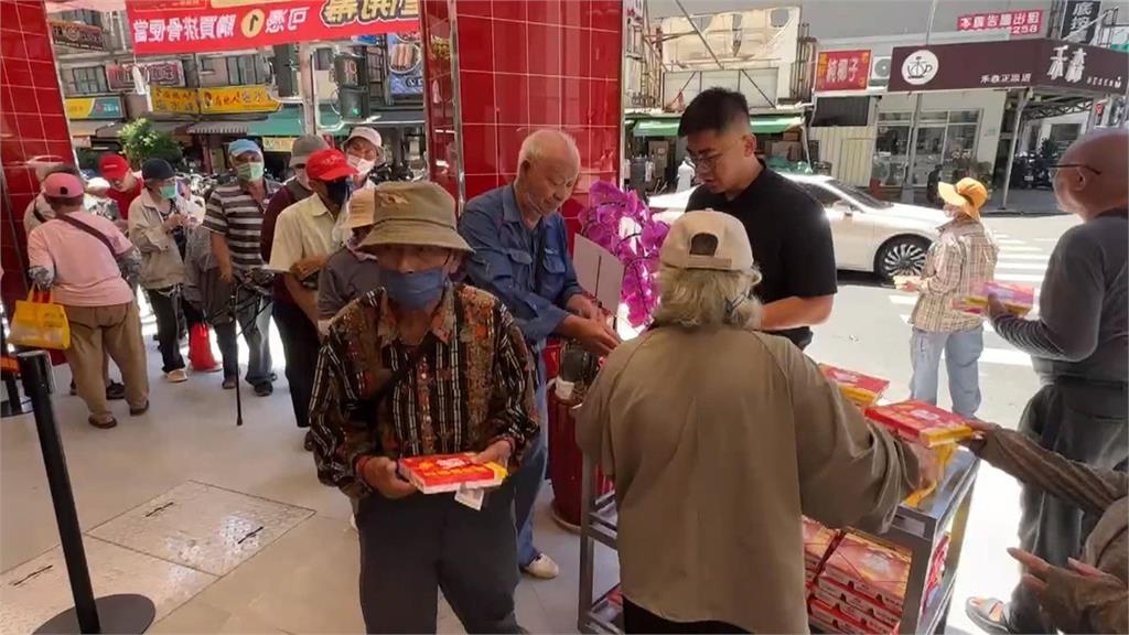 划算！高雄知名排骨便當整修開幕　業者推「1元便當」民眾搶排